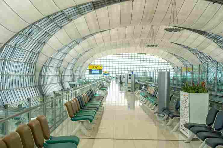 Illustrazione di un aeroporto (Pixabay FOTO) - sciencecue.it