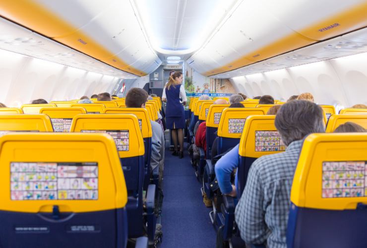 Illustrazione di un aereo Ryanair (Canva FOTO) - sciencecue.it