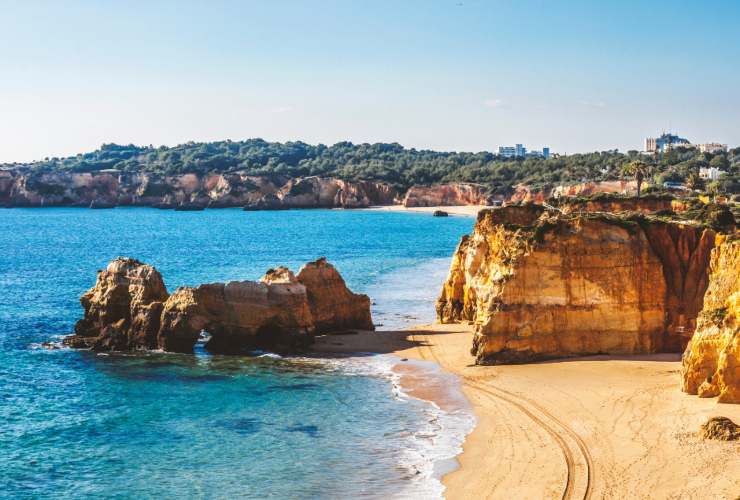 Illustrazione di una spiaggia dell'Algarve (Canva FOTO) - sciencecue.it