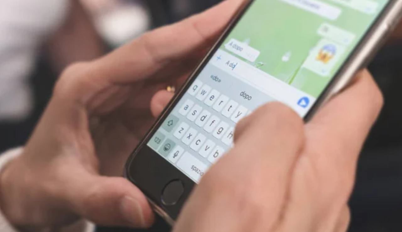 Chat di WhatsApp (Depositphotos foto) - www.sciencecue.it