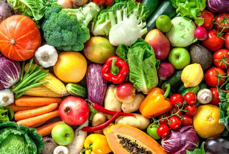 Illustrazione di un po' di frutta e verdura (Canva FOTO) - sciencecue.it