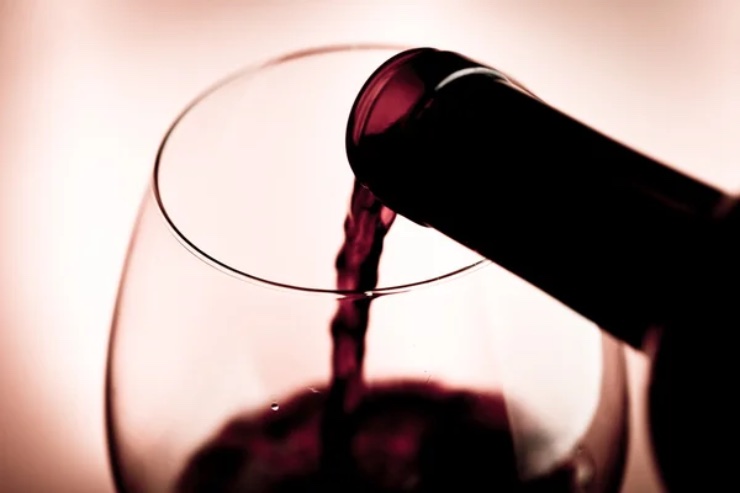 Versare vino