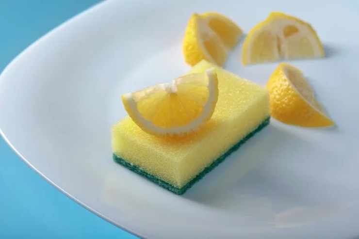 Lavare piatti col Limone