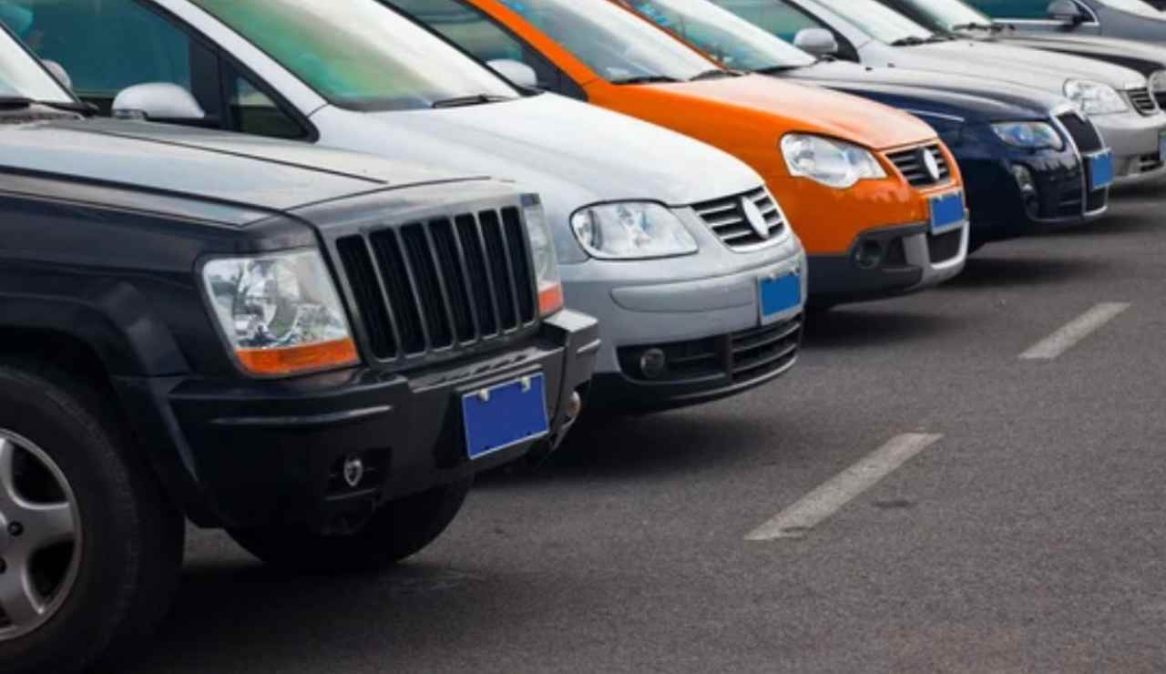 Auto parcheggiate (Depositphotos foto) - www.sciencecue.it