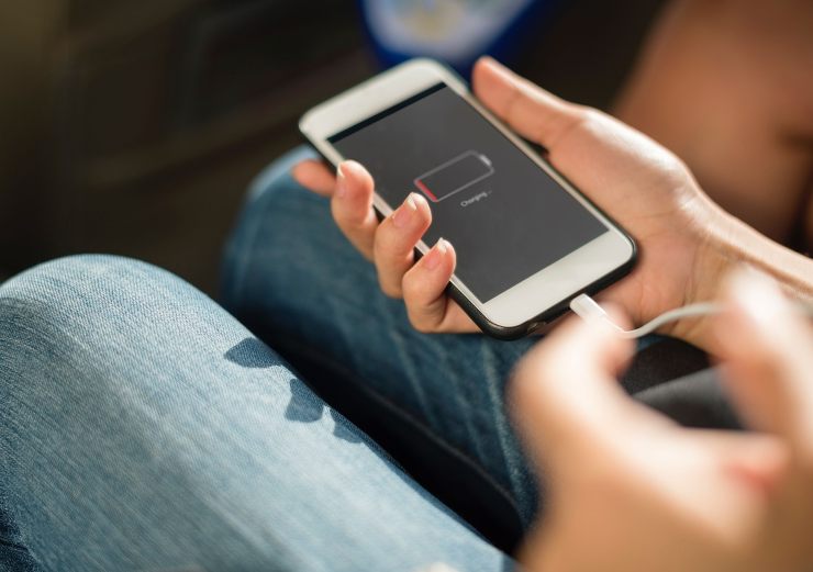 Smartphone scarico (Pixabay foto) - www.sciencecue.it