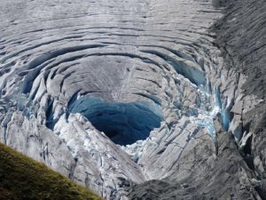 Voragine nelle alpi svizzere