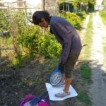 Ricercatori impegnati a preparare le trappole