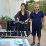 Ricercatori impegnati a preparare le trappole