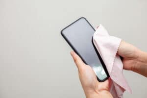 batteri smartphone sopravvivenza coronavirus superfici