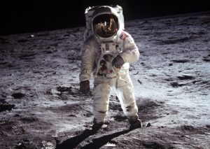 circumnavigazione della Luna