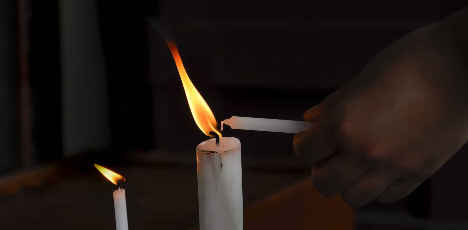 Come bruciano le candele e come consumano il combustibile?