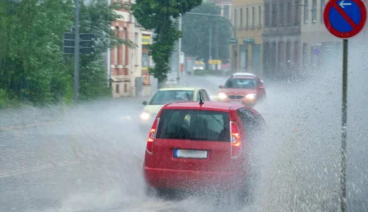 Pioggia e pozzanghere (Depositphotos foto)
