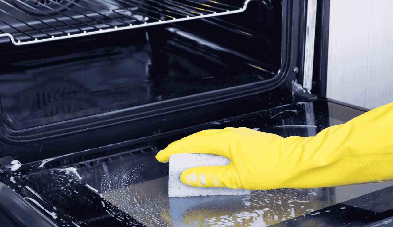 Pulire il forno