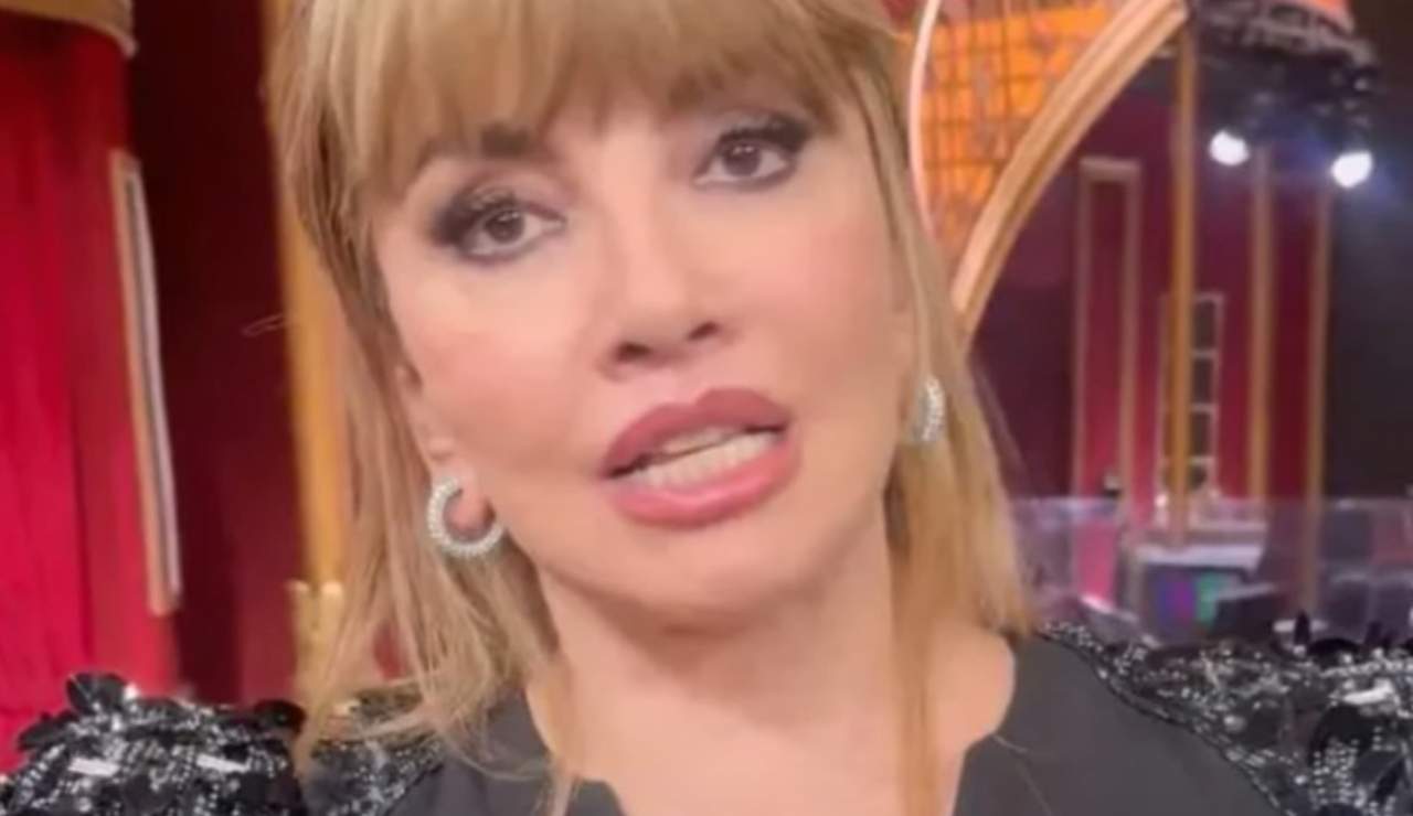 Milly Carlucci irritata (Italian Gossip - youtube screenshot) - www.sciencecue.it