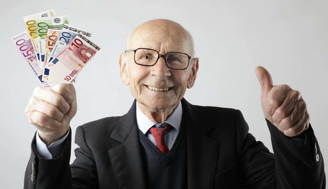 Anziano felice (Pexels foto) - www.sciencecue.it