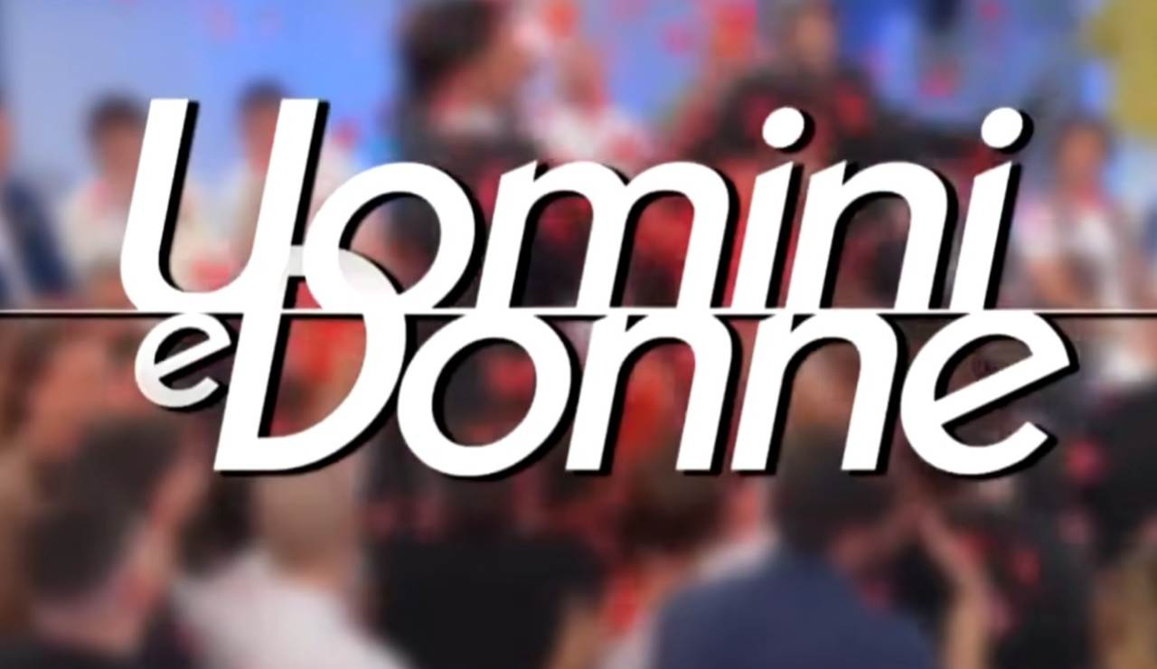 Logo di Uomini e Donne (Mediaset Infinity - youtube screenshot) - www.sciencecue.it